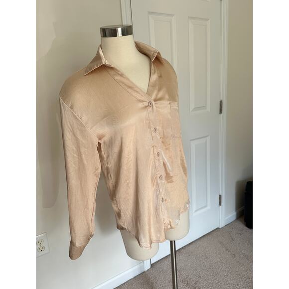 Nasty Gal champagne button down top , size 2 - Picture 4 of 6